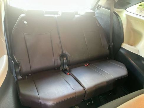 Used 2024 Toyota Sienna Platinum FWD image 24