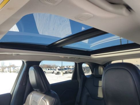 Used 2021 Jeep Cherokee Limited image 11