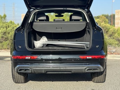 Used 2024 Audi Q5 2.0T Premium w/ Convenience Package image 12