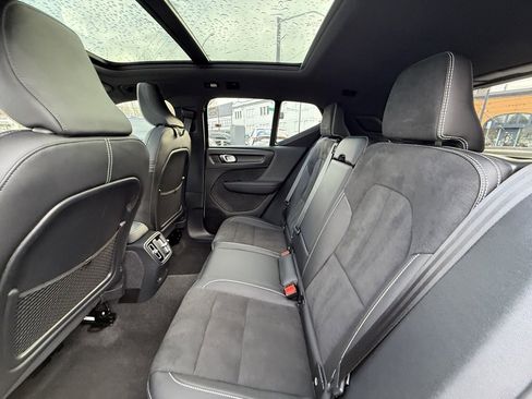 Used 2023 Volvo XC40 Recharge Plus image 17