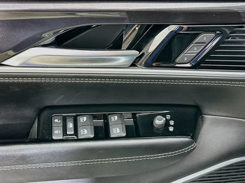 Used 2023 Jeep Wagoneer 4WD w/ Premium Group I image 19