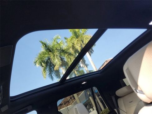 Certified 2023 Cadillac Escalade Premium Luxury w/ Performance Package image 21