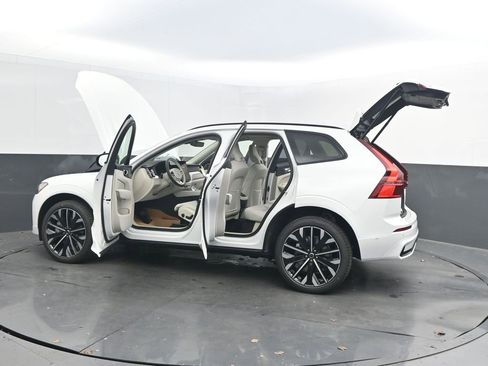 New 2026 Volvo XC60 B5 Ultra w/ Climate Package AWD/4WD image 40