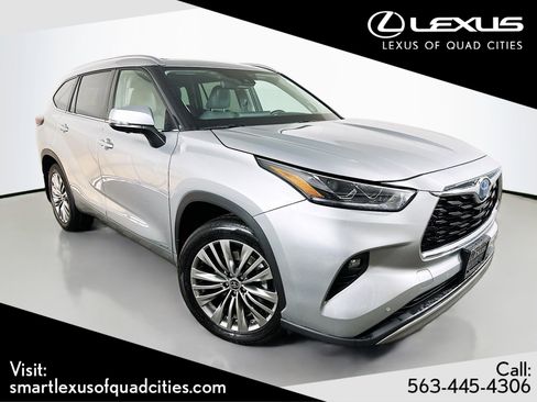 Used 2024 Toyota Highlander Platinum image 1