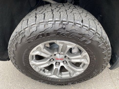 Used 2023 GMC Sierra 1500 SLT image 11