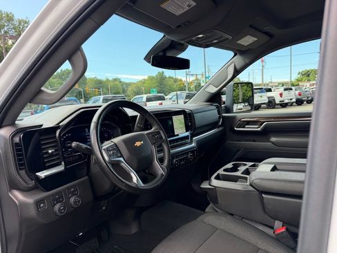 Used 2025 Chevrolet Silverado 2500 LT w/ Convenience Package AWD/4WD image 14