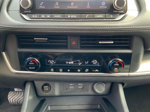 Used 2025 Nissan Rogue SV image 33