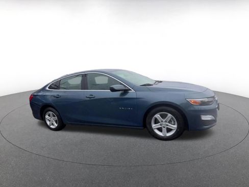 Used 2024 Chevrolet Malibu LT image 2