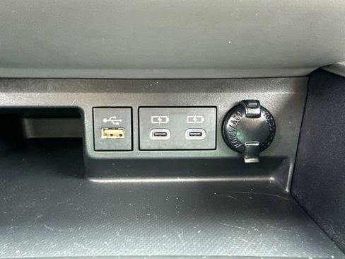 Used 2023 Toyota Highlander XLE image 45