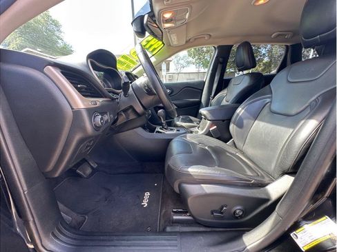 Used 2018 Jeep Cherokee Limited FWD image 14