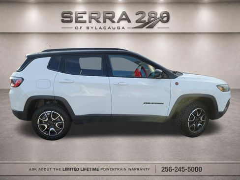 Used 2025 Jeep Compass Trailhawk AWD/4WD image 4