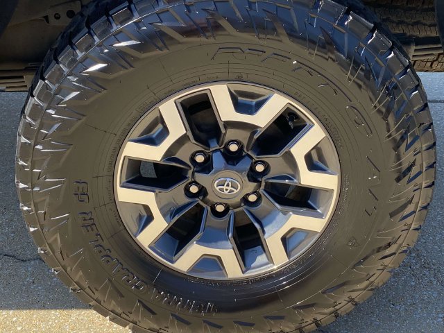 Used 2019 Toyota Tacoma TRD Off-Road AWD/4WD image 7