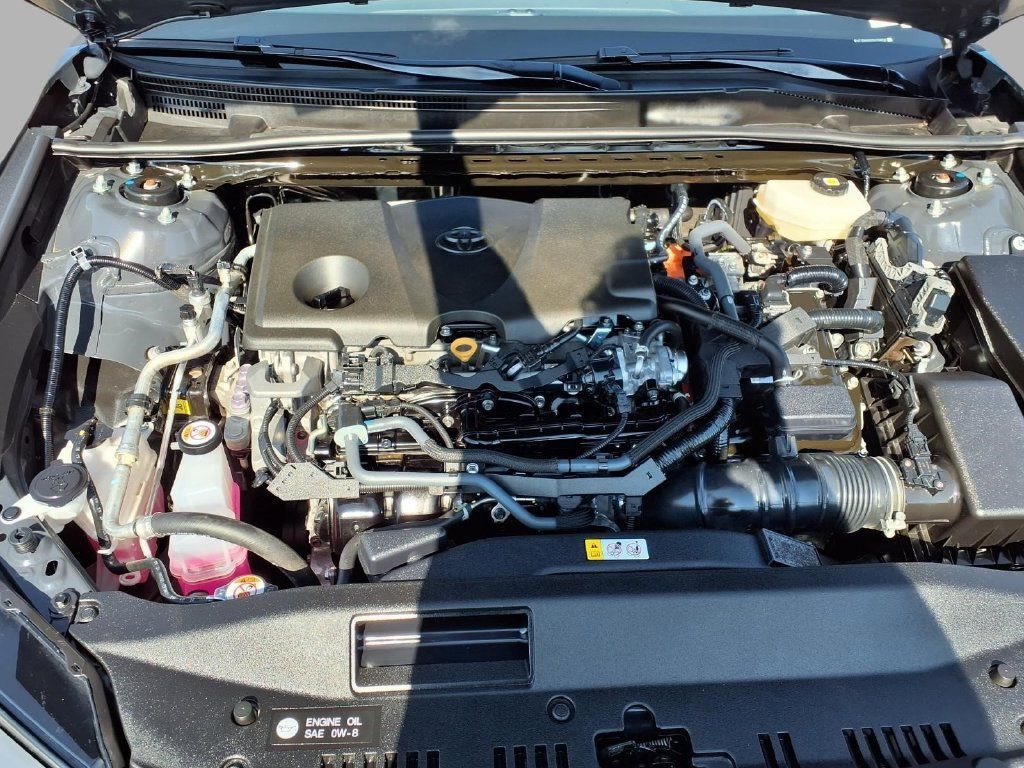 Used 2025 Toyota Camry SE FWD image 3