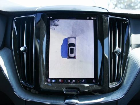 Used 2025 Volvo XC60 B5 Plus image 22