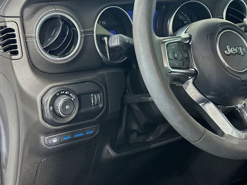 Used 2023 Jeep Wrangler Unlimited Sahara AWD/4WD image 16