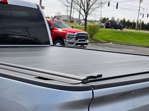 Used 2018 GMC Sierra 1500 SLT w/ SLT Premium Package image 9