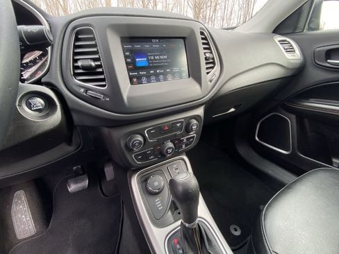 Used 2019 Jeep Compass Latitude image 28