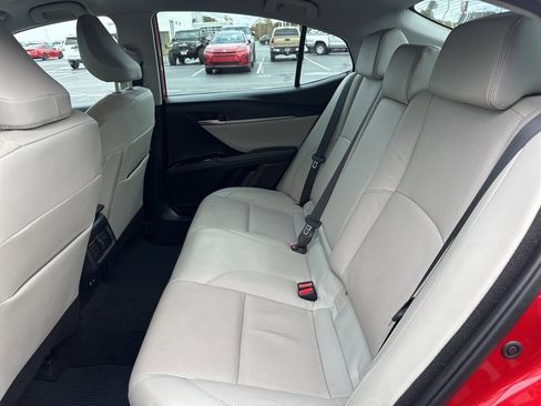 Used 2025 Toyota Camry XLE image 32