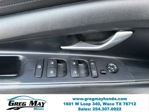 Used 2025 Hyundai Elantra SE FWD image 11