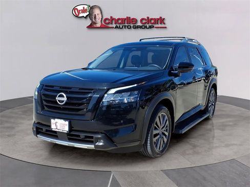 Used 2024 Nissan Pathfinder SL w/ SL Premium Package image 1