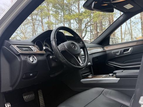 Used 2014 Mercedes-Benz E 350 4MATIC Sedan image 25
