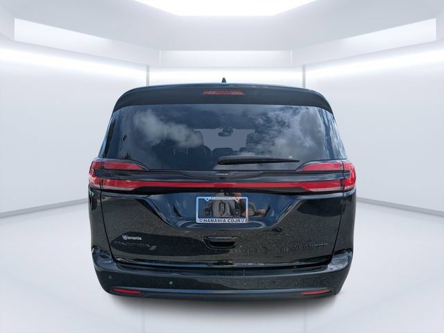 Used 2025 Chrysler Pacifica Limited FWD image 4