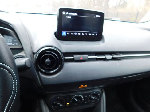 Used 2020 Toyota Yaris L image 7