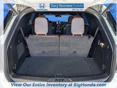 Used 2022 Ford Explorer Platinum w/ Technology Package image 15