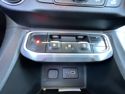 Used 2020 GMC Acadia SLE w/ Driver Convenience Package FWD image 15