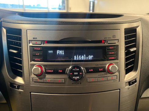 Used 2011 Subaru Outback 2.5i Premium image 18