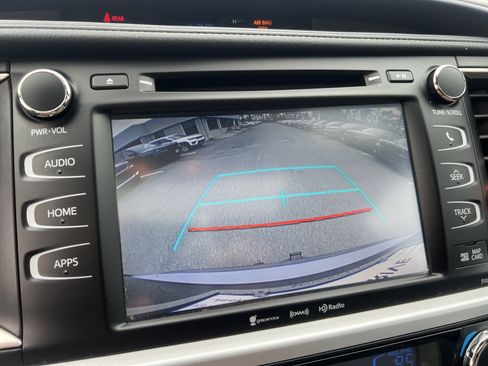 Used 2019 Toyota Highlander XLE image 38