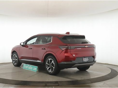 Used 2025 Chevrolet Equinox EV LT w/ Convenience Package image 8