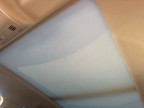 Used 2024 Volkswagen Tiguan SE w/ Panoramic Sunroof Package image 19