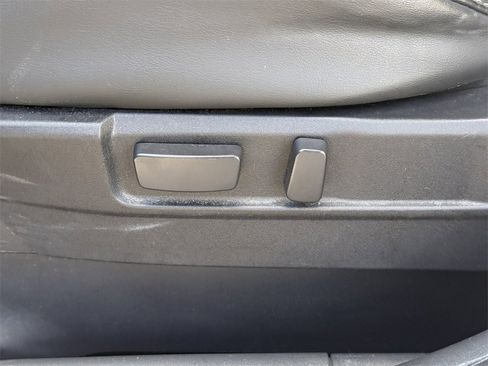 Used 2019 Mitsubishi Outlander SE image 16