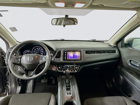 Used 2017 Honda HR-V EX image 3