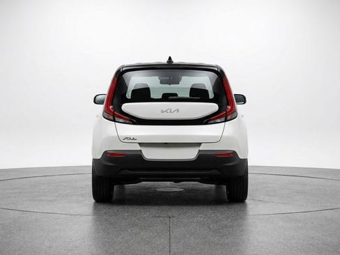 Used 2025 Kia Soul LX w/ LX Technology Package image 6