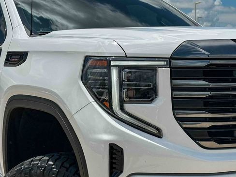 Used 2023 GMC Sierra 1500 AT4 w/ AT4 Premium Package AWD/4WD image 10