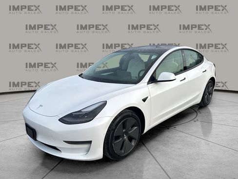 Used 2021 Tesla Model 3 Standard Range Plus image 1