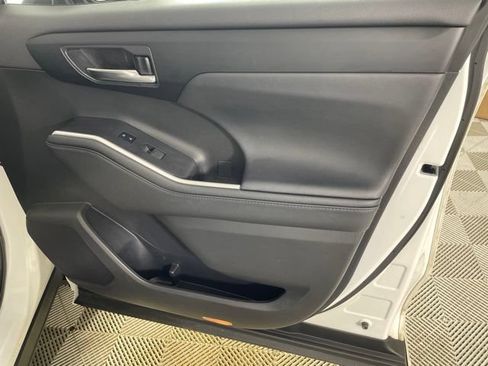 Used 2023 Toyota Highlander XSE AWD/4WD image 25