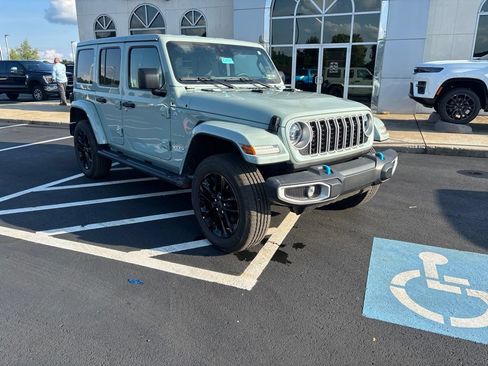 Used 2024 Jeep Wrangler Unlimited Sahara w/ Safety Group AWD/4WD image 3