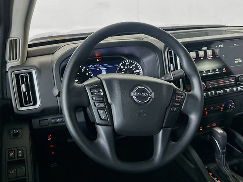 Used 2025 Nissan Frontier SV image 18
