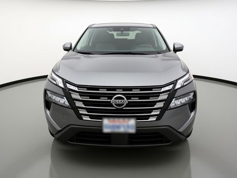 Used 2025 Nissan Rogue SV image 2