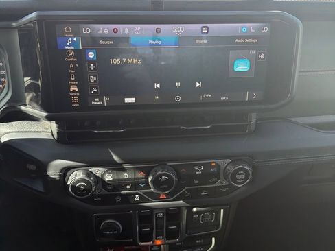 Used 2025 Jeep Gladiator Mojave AWD/4WD image 13