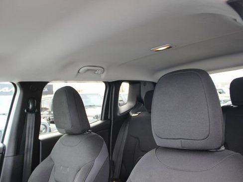 Used 2017 Jeep Renegade Altitude image 20