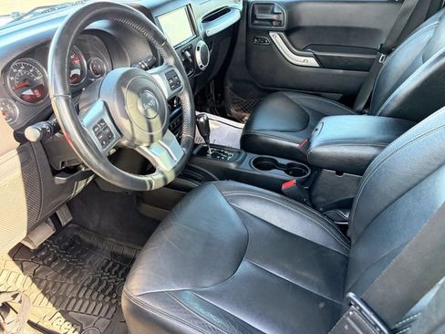 Used 2016 Jeep Wrangler Unlimited Rubicon AWD/4WD image 4