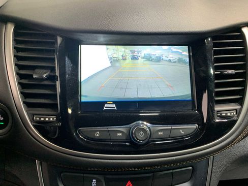 Used 2019 Chevrolet Trax LT w/ LT Convenience Package image 5