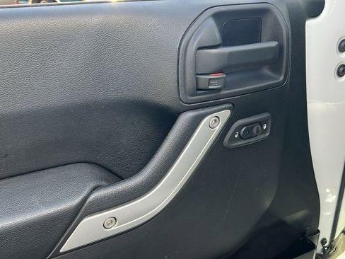 Used 2017 Jeep Wrangler Unlimited Sahara w/ Connectivity Group image 20