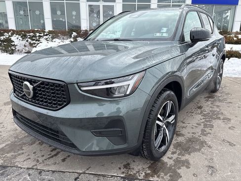 New 2026 Volvo XC40 B5 Core w/ Climate Package AWD/4WD image 2