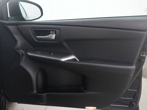 Used 2016 Toyota Camry LE image 9