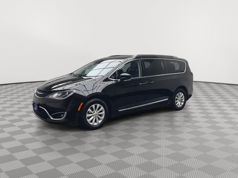 Used 2019 Chrysler Pacifica Touring-L FWD image 34